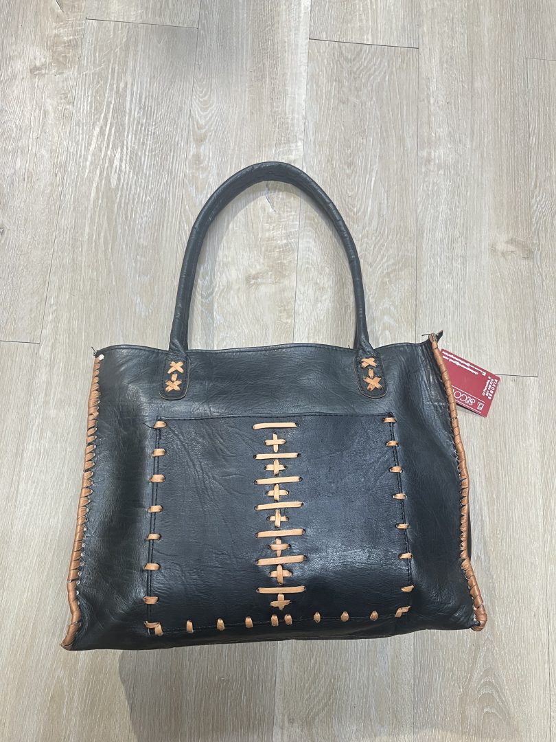 Bolso de Cuero Negro Hecho a Mano