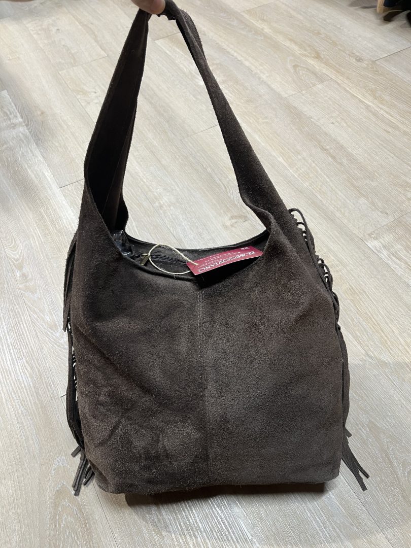 Bolso de piel con flecos laterales color marrón
