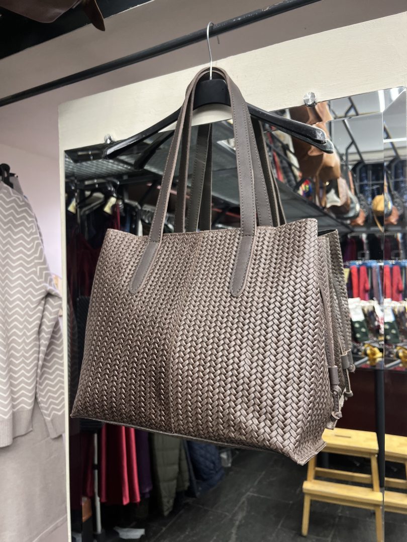 Bolso de Piel con Asa de Hombro y Cierre de Cremallera - Imagen 4