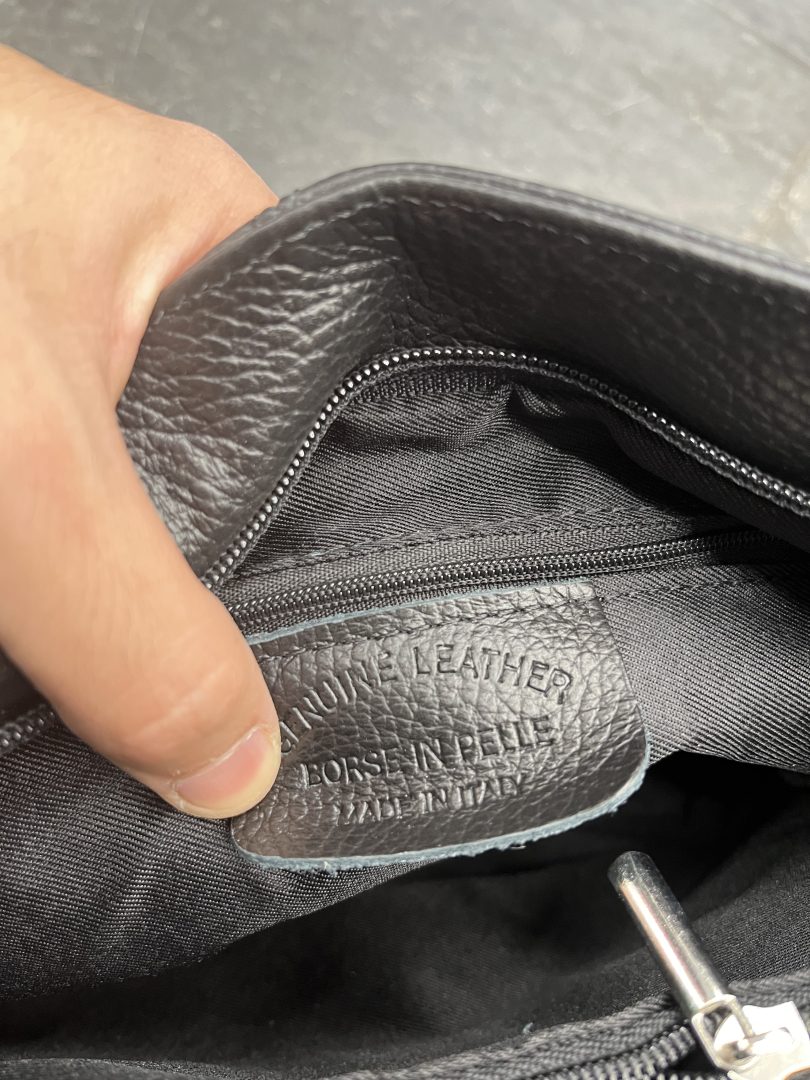Bolso de Piel Negro con Tachas y Asa Larga - Imagen 7