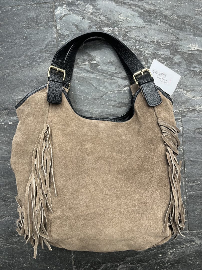 Bolso de piel serraje camel con flecos laterales y asa corta de piel