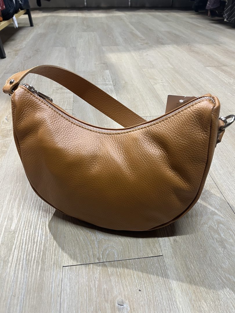 Bolso de Piel Estilo Media Luna - Imagen 2