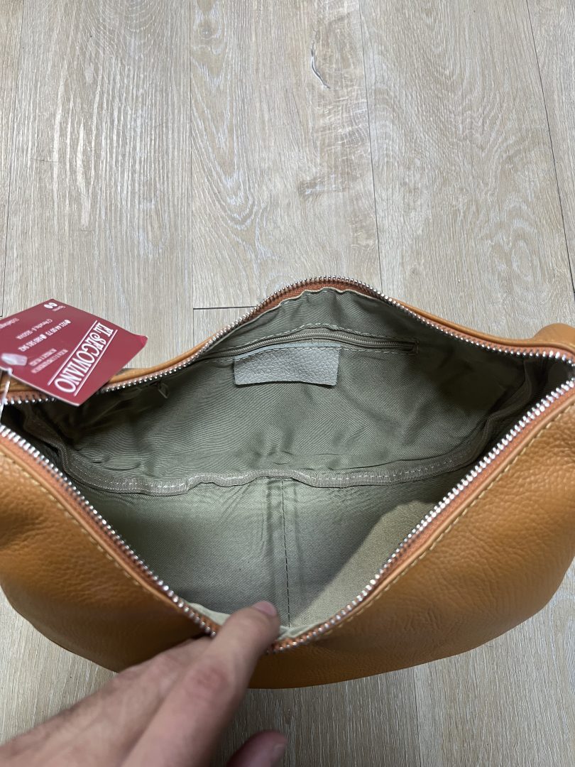 Bolso de Piel Estilo Media Luna - Imagen 4