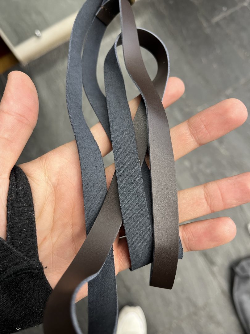 Bolso de Piel Gris Claro con Solapa - Imagen 4
