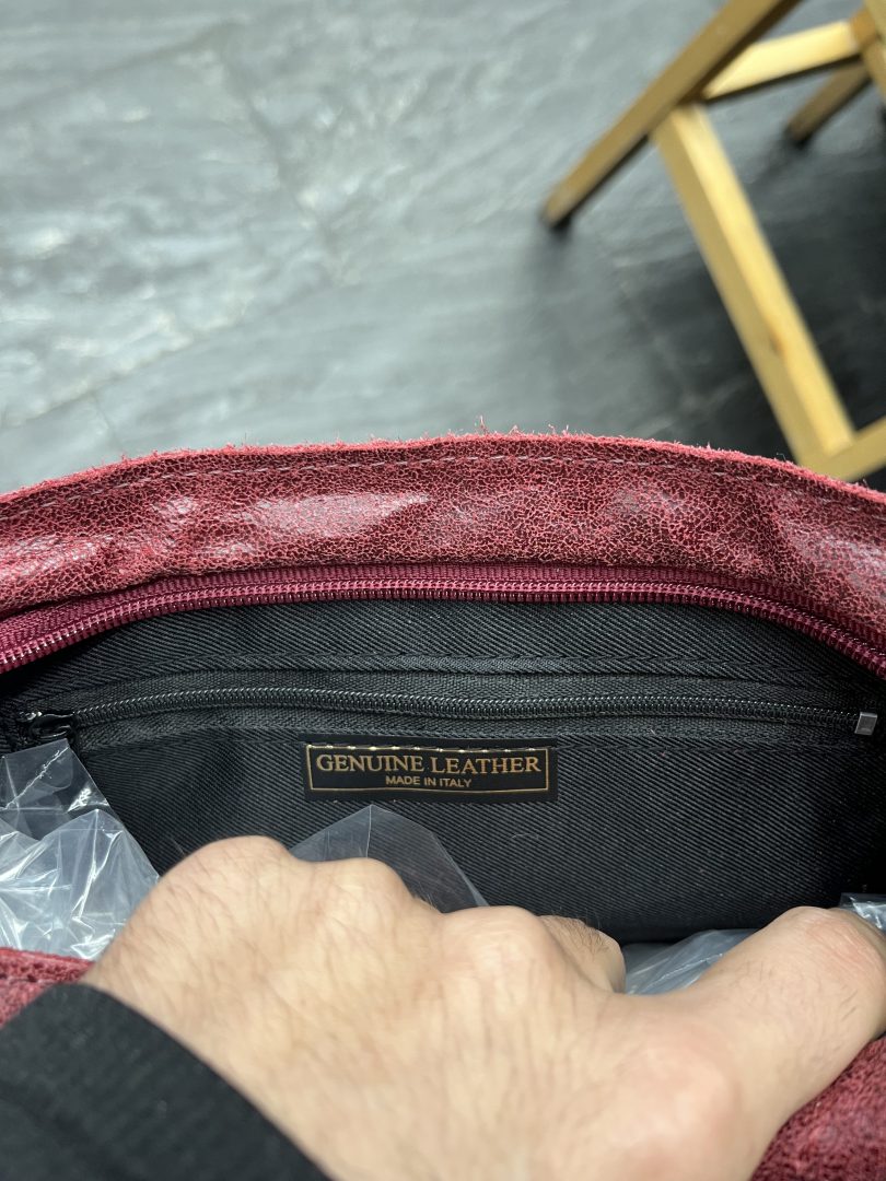 Bolso de Piel Burdeos con Tachuelas - Imagen 4