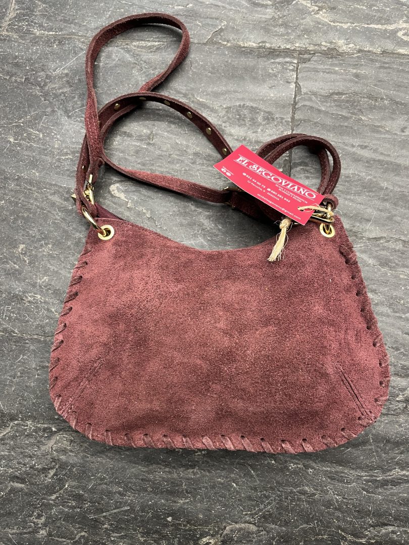 Bolso de Piel Serraje Burdeos con Tachuelas - Imagen 3