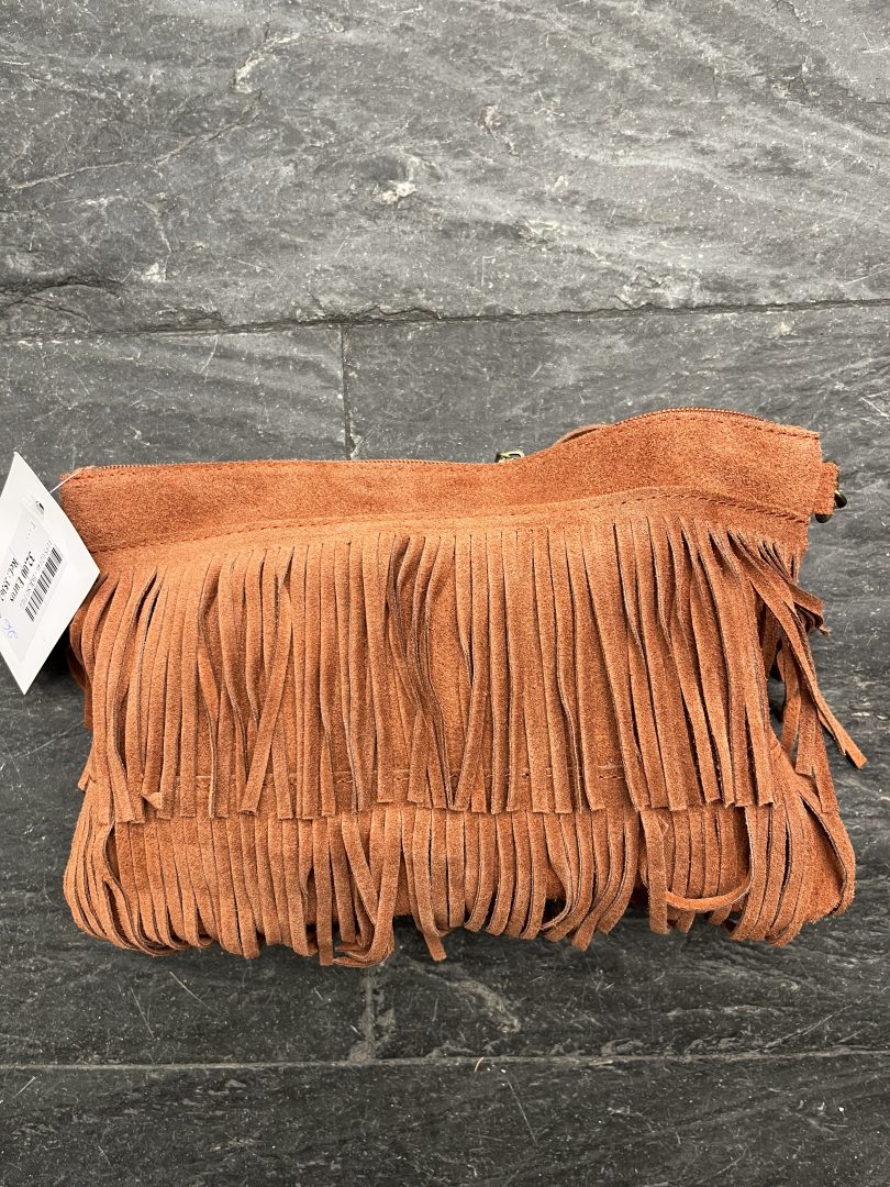 Bolso de Piel Serraje Camel con Flecos Frontales y Correa Larga