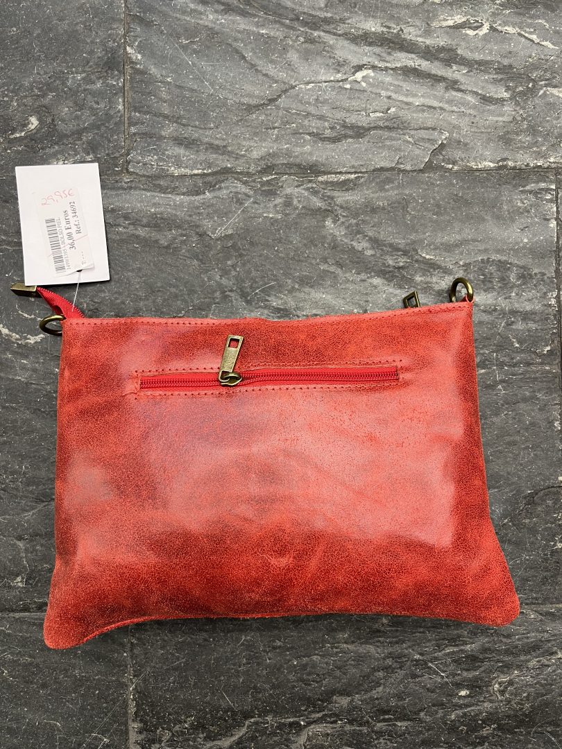Bolso de Piel Rojo con Tachas - Imagen 2