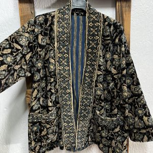 Kimono reversible terciopelo negro y dorado floral con bolsillos