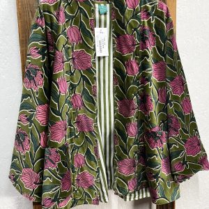 Kimono reversible de terciopelo verde estampado floral con bolsillos