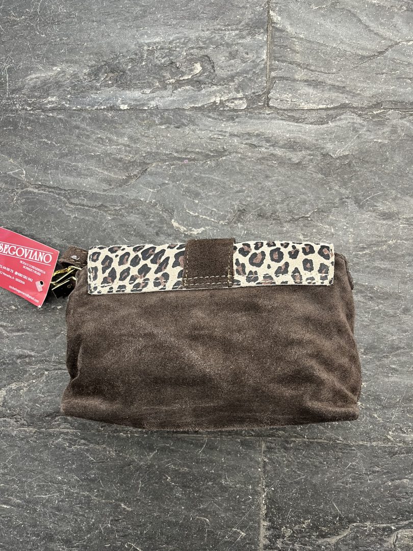 Bolso Marrón de Piel Animal Print con Solapa y Asa Larga - Imagen 2