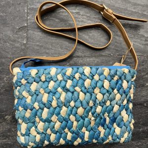Bolso Rafia Trenzada Azul y Beige