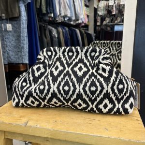 Bolso Cierre Boquilla Geométrico Blanco y Negro