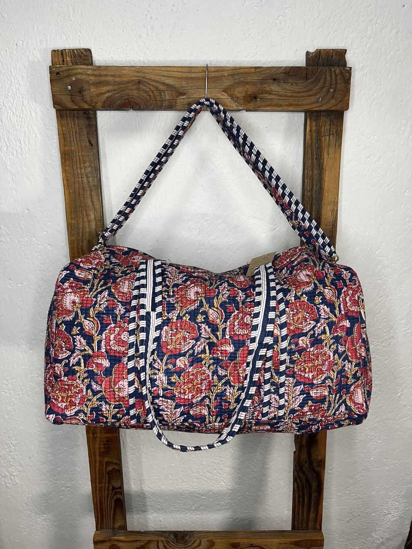 Bolsón Acolchado de Viaje 100% Algodón Estampado Floral Azul y Rojo - Imagen 2