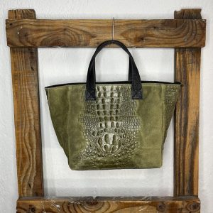 Bolso Básico de Piel Color Verde con Relieve Grabado