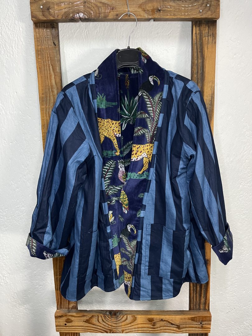 Kimono Reversible Terciopelo Azul Marino Estampado Animales - Imagen 4