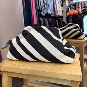 Bolso Cierre Boquilla Rayas Negras y Beige
