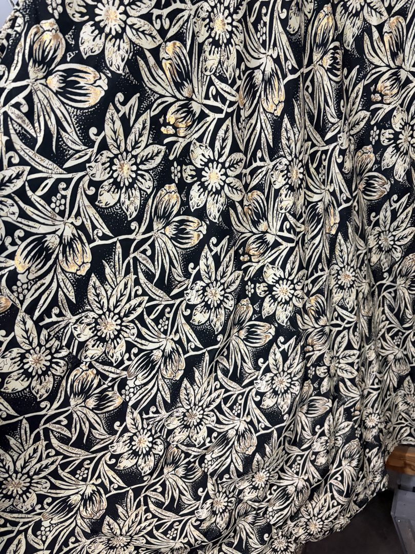 Vestido Seda Floral Negro - Imagen 2