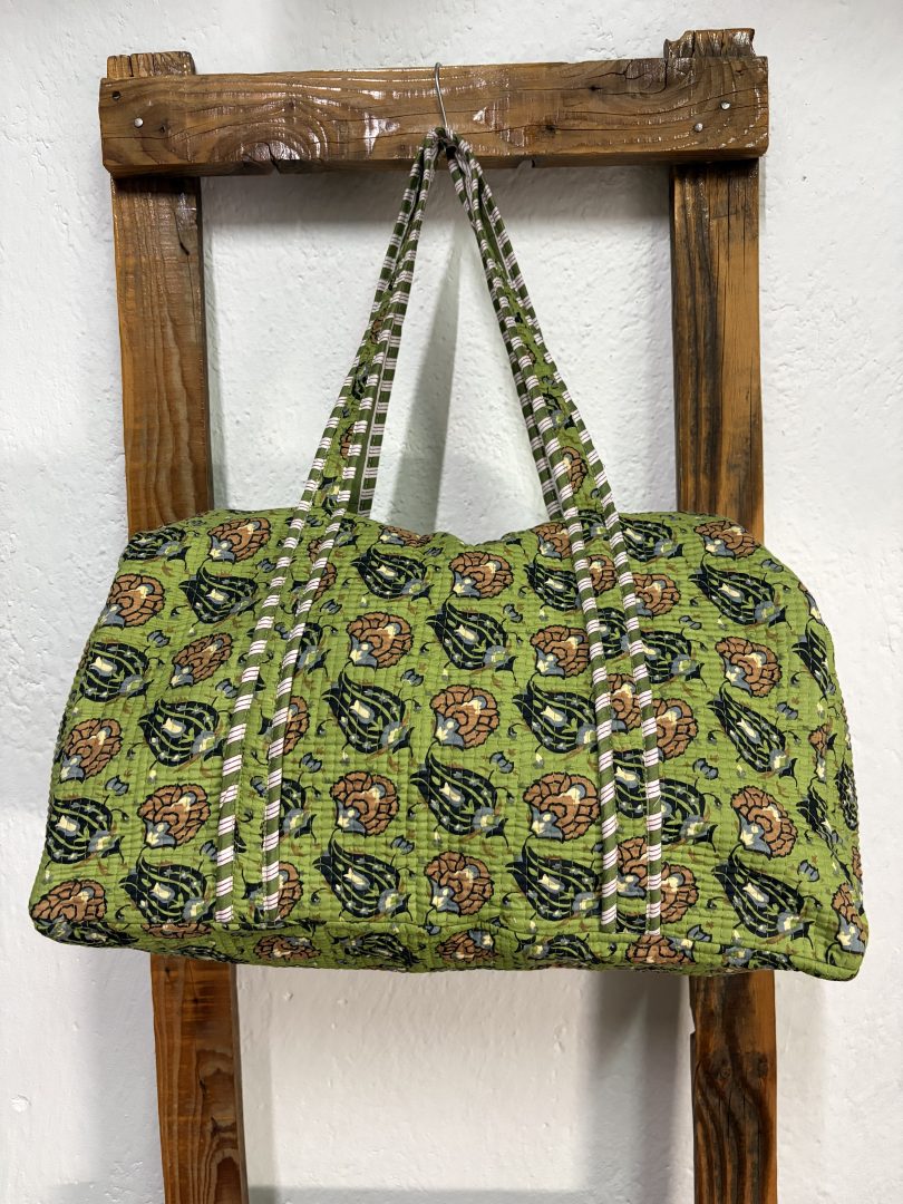 Bolsón Acolchado de Viaje 100% Algodón – Floral Verde Oliva - Imagen 2