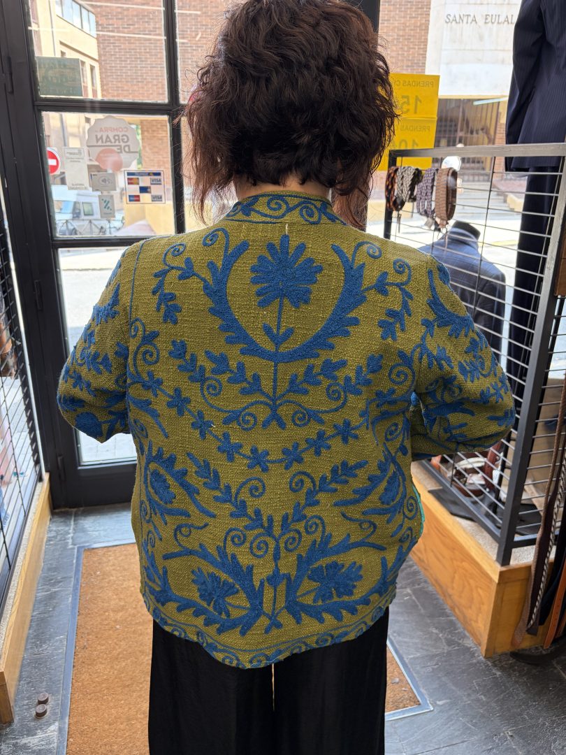 Kimono Suzani Verde Oliva con Bordado Azul - Imagen 5