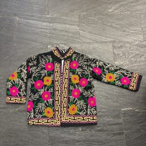 Kimono Suzani Negro con Bordado Floral Fucsia y Mostaza