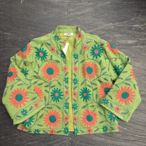 Kimono Suzani Verde Lima con Bordado Floral Coral y Turquesa