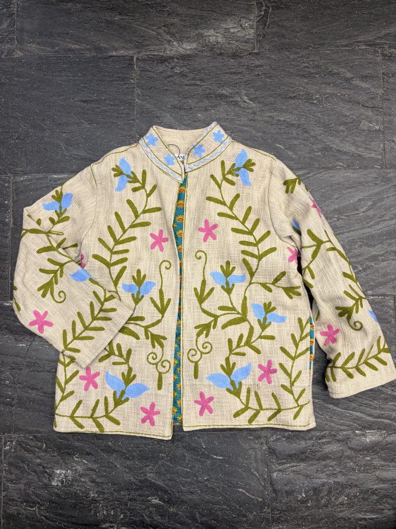Kimono Suzani Beige con Bordados Florales