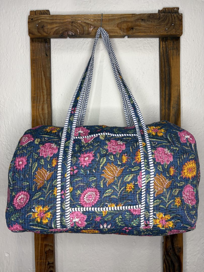 Bolsón Acolchado de Viaje 100% Algodón – Floral Azul Petróleo