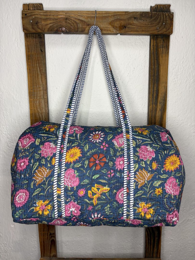 Bolsón Acolchado de Viaje 100% Algodón – Floral Azul Petróleo - Imagen 2