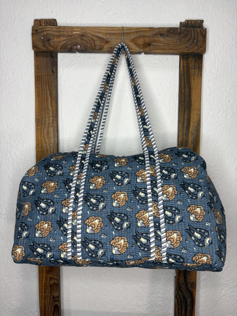 Bolsón Acolchado de Viaje 100% Algodón – Floral Azul y Marrón - Imagen 2