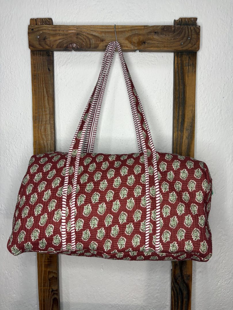 Bolsón Acolchado de Viaje 100% Algodón – Floral Burdeos - Imagen 2