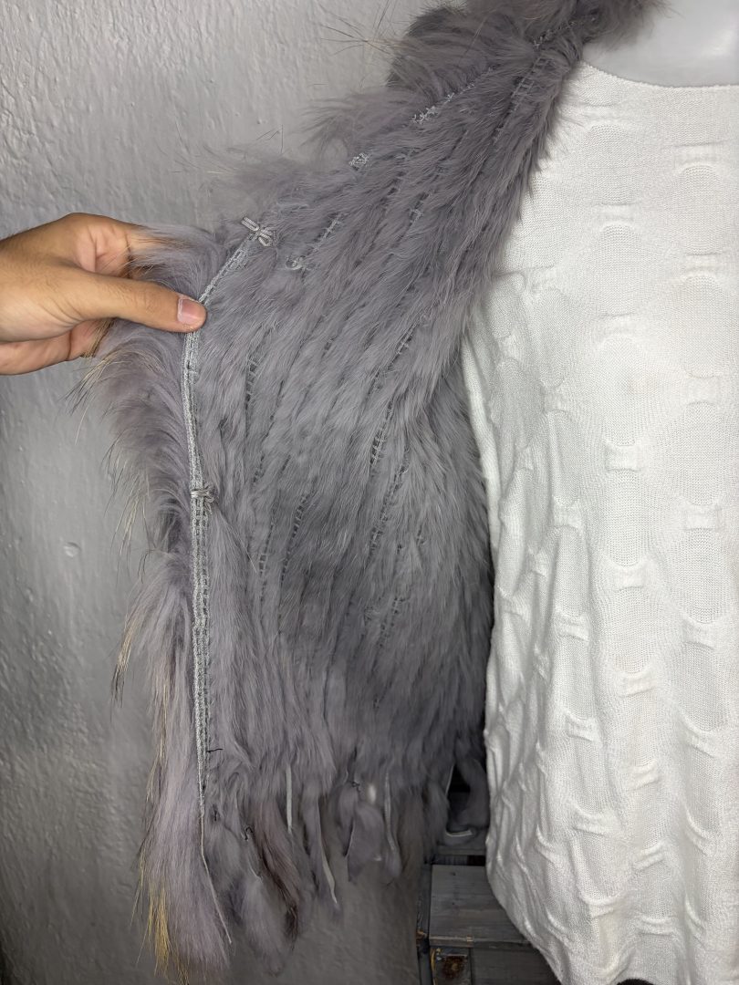 Chaleco Pelo Natural de Conejo y Zorro – Gris Perla - Imagen 4