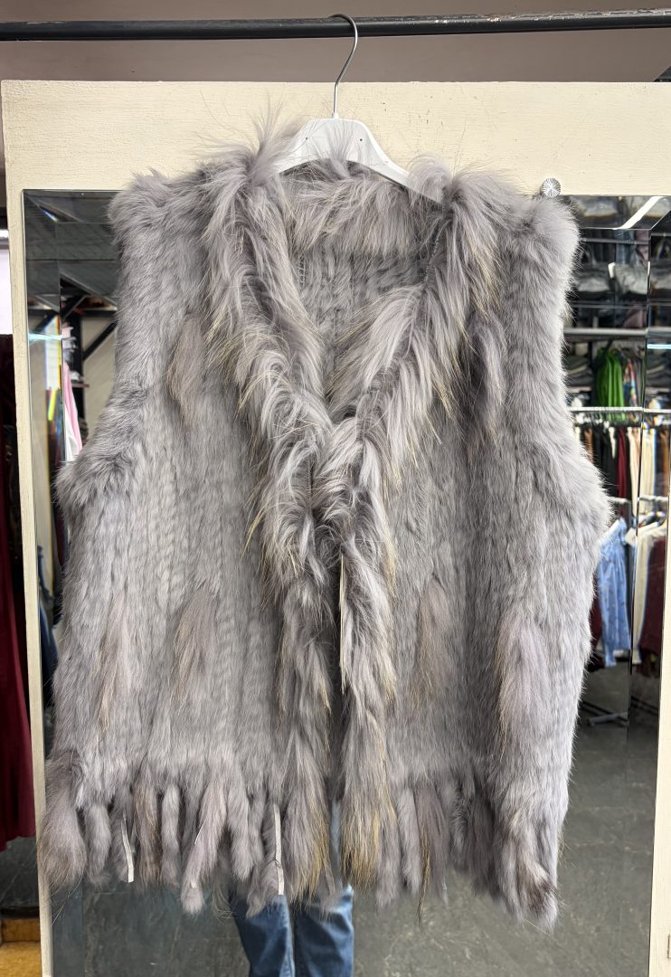 Chaleco Pelo Natural de Conejo y Zorro – Gris Perla - Imagen 6